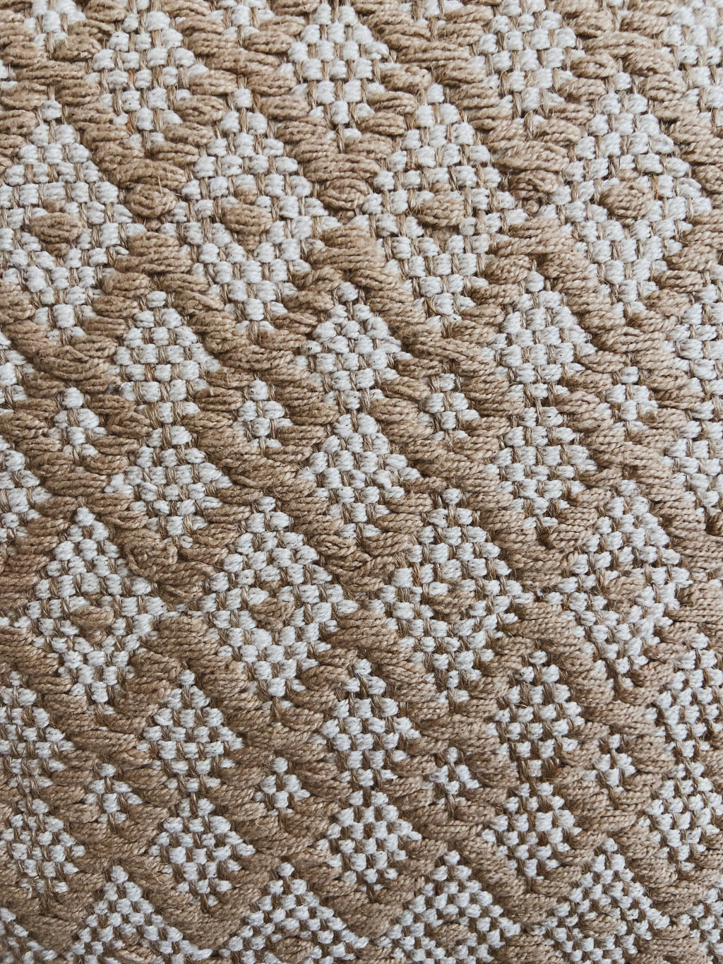 Boho Kissen mit gewebten Muster
