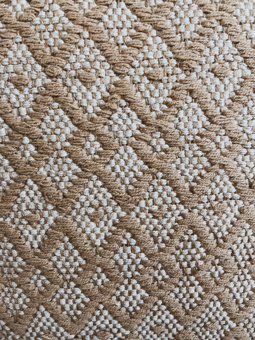 Boho Kissen mit gewebten Muster